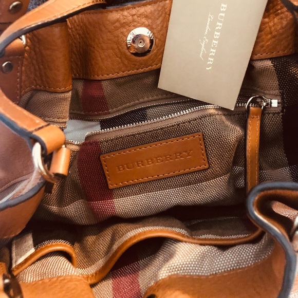 Burberry leather and cloth very clean inside and out still like new small size - Picture 2 of 8